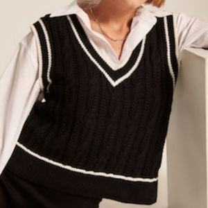 Abercrombie & Fitch Cropped Cable Knit V-Neck Sweater Vest
